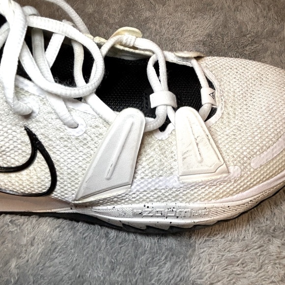 Nike Kyrie Infinity Basketball Shoes Lace Up Men’s White/Black Size 11.5 - Picture 9 of 15